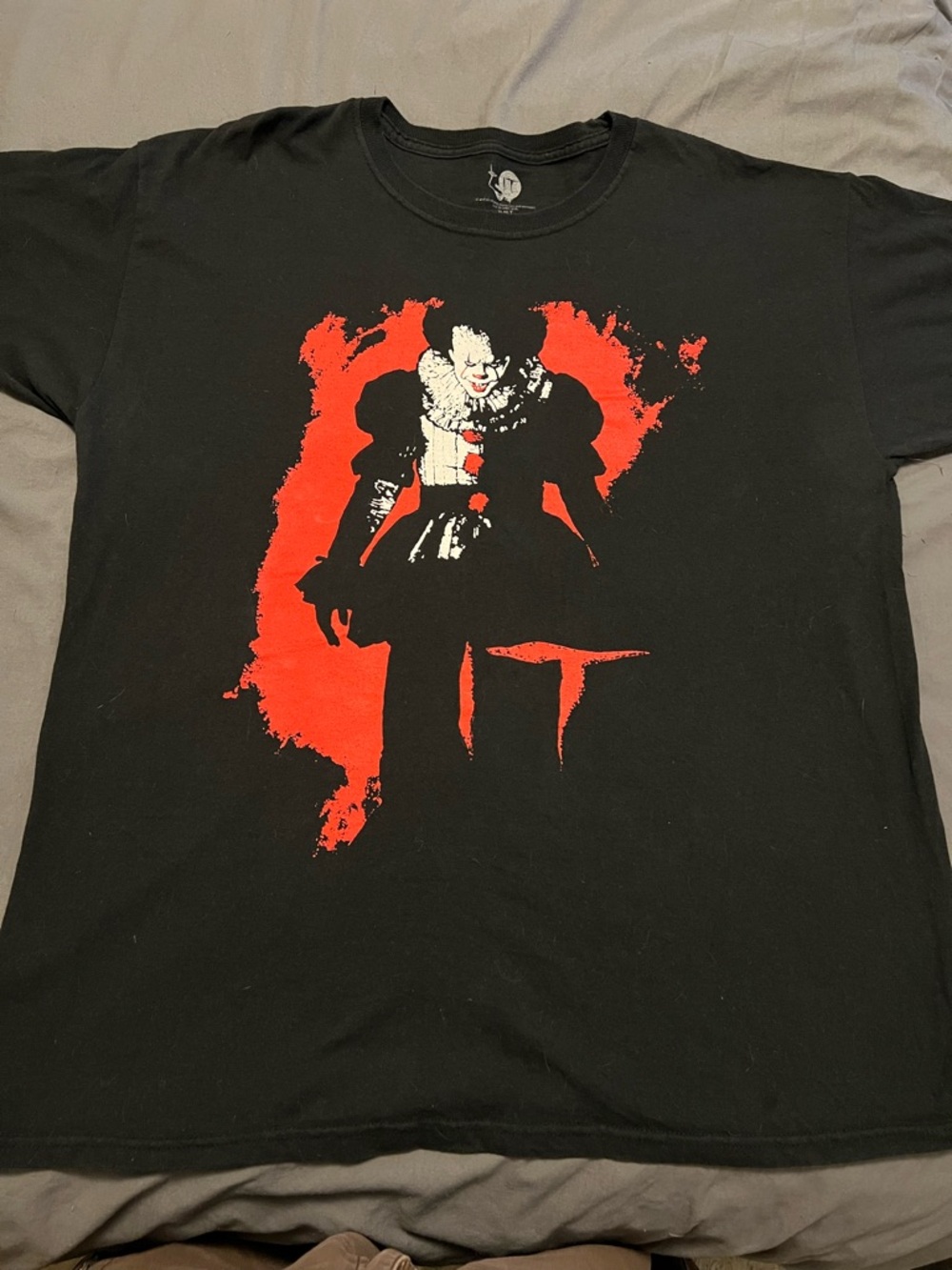 IT Black Short-Sleeve Graphic Tee with Red Print